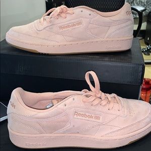 Men Sz10 Slightly worn powder Pink Reebok Classic